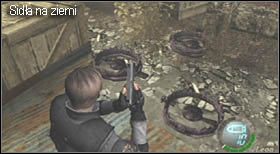 Wpadniesz prosto pod ogień kolejnych wrogów, tym razem będą to dwie osoby stojące za szańcem i ciskające w ciebie dynamitami - Village (1-2) - ryby w kanałach | Solucja Resident Evil 4 - Resident Evil 4 - PC - poradnik do gry