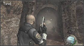 Gdy kamień będzie bardzo blisko gra wskaże kolejne guziki do wciśnięcia, na reakcję będziesz mieć tylko sekundę, może dwie, dlatego skup się, bo zbyt późna reakcja skończy się śmiercią - Village (1-1) - Spotkanie Luisa | Solucja Resident Evil 4 - Resident Evil 4 - PC - poradnik do gry