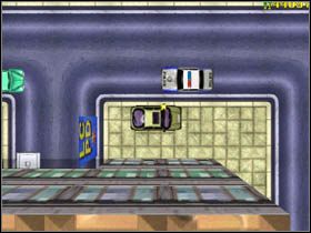 Policyjnym wózkiem jedź do bazy wojskowej (wiem, że to raczej wygląda jak parking, ale cóż poradzić - Misje dodatkowe (1) | Liberty City - Heist Almighty | Grand Theft Auto - Grand Theft Auto - poradnik do gry