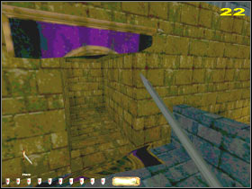 Idąc dalej, miniesz po drodze okrężne schody prowadzące w dół do głównej bramy, jednak to Cię zbytnio nie powinno interesować - LORD BAFFORDS MANOR (3) | MISJA 1 | Thief The Dark Project - Thief: The Dark Project - poradnik do gry