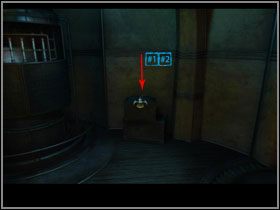 Weź ze stolika po lewej lunetę oraz naciśnij przycisk który pod nią był - No Mans Land - Dom Nikifora (4) | Rozdział I | The Sacred Rings - The Sacred Rings - poradnik do gry