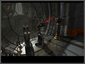 Po krótkim odpoczynku, udaj się do maszynowni i zaaplikuj dwa skradzione kryształy do panelu - No Mans Land - Dom Nikifora (6) | Rozdział I | The Sacred Rings - The Sacred Rings - poradnik do gry