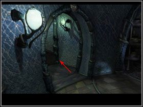 Podwędź Himusowi jego księgę (#1) z biurka (to jeszcze nie ta o którą Reina prosiła) i wyjdź schodami po prawej (#2) do pokoju na piętrze - Manula Valley (5) | Rozdział II | The Sacred Rings - The Sacred Rings - poradnik do gry