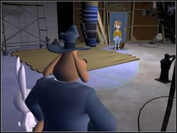 Wewnątrz czekała na nich niemiła niespodzianka w postaci zblazowanej pani reżyser, która stwierdziła, że do dalszych pomieszczeń nie wpuści nikogo, kto nie jest aktorem - Operacja pianka do golenia | II. Situation Comedy | Sam & Max Sezon 1 - Sam & Max: Sezon 1 - poradnik do gry