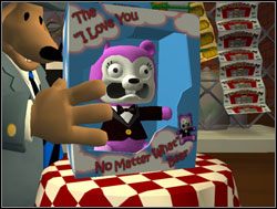 Pozostało jedynie przymocować do obserwującej sklep kamery magnes i patrzyć, jak system obronny unicestwia sam siebie - Trzy próby, czyli jak zostać mafiosem | III. The Mole, the Mob and the Meatball - Sam & Max: Sezon 1 - poradnik do gry