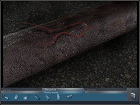 Zbadaj pod lupą klucz do kół leżący na jezdni i zabierz włókno ubrania przy pomocy pęsety - W rytmie Garveya - (1) | Śledztwo #3 | CSI Kryminalne Zagadki Las Vegas - CSI: Kryminalne Zagadki Las Vegas - poradnik do gry