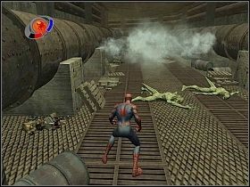 Po dotarciu do pomieszczenia z rusztowaniem [1] wskocz na nie i przejdź przez drzwi - Part 2 - Connors the Lizard (2) - The Lizard - Spider-Man 3: The Game - poradnik do gry