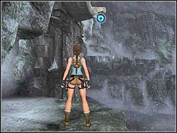 Zwróć się w lewo i zlokalizuj wiszącą na przepaścią obręcz - 01. Wejście do Górskich Jaskiń | Peru w Tomb Raider Anniversary - Tomb Raider: Anniversary - poradnik do gry