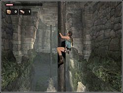 Mniej więcej na środku rozpadliny, między jednym a drugim słupem, w ścianie znajduje się niewielki podłużny występ, wskocz na niego - 03. Vilcabamba (1) | Peru w Tomb Raider Anniversary - Tomb Raider: Anniversary - poradnik do gry