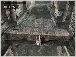 Przejdź na rękach do krawędzi posadzki ze śmigającymi strzałkami i nie wchodząc na podłogę przesuń się na rękach w lewo, gdzieś na wysokości środka sali - 03. Vilcabamba (2) | Peru w Tomb Raider Anniversary - Tomb Raider: Anniversary - poradnik do gry