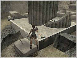 Po rozwaleniu wszystkich trzech podpór kolumny ta częściowo się zapadnie, udostępniając ci Sztabkę ołowiu nr 2 - 08. Pałac Midasa (2) | Grecja w Tomb Raider Anniversary - Tomb Raider: Anniversary - poradnik do gry