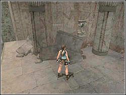 Zwróć się w prawo, po czym daj susa w stronę środka komnaty, na resztki posadzki z małą kolumną - 11. Obelisk Khamoon (1) | Egipt w Tomb Raider Anniversary - Tomb Raider: Anniversary - poradnik do gry