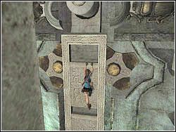 Zwróć się w lewo, po czym daj susa na kolejną z rzeźbionych, podłużnych płyt - 12. Sanktuarium Dziecięcia (2) | Egipt w Tomb Raider Anniversary - Tomb Raider: Anniversary - poradnik do gry