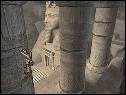 Przebywając na środkowej kolumnie rób dokładnie to, co na poprzedniej: pnij się po występach w górę i okrążaj ją - 12. Sanktuarium Dziecięcia (3) | Egipt w Tomb Raider Anniversary - Tomb Raider: Anniversary - poradnik do gry