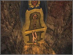 Odszukaj wzrokiem kamienną płaskorzeźbę po prawej stronie otworu i skocz na nią łapiąc się krawędzi - 15. Ostateczne starcie (1) | Zaginione Miasto w Tomb Raider Anniversary - Tomb Raider: Anniversary - poradnik do gry