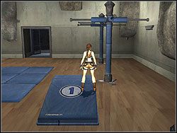 Zacznij ewolucje od wybicia się z wyskoczni nr 1 na pobliski kołowrót, a z niego na występ w ścianie - Posiadłość Croftów (3) | Trening w Tomb Raider Anniversary - Tomb Raider: Anniversary - poradnik do gry