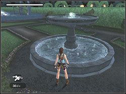 Podejdź do najbliższej fontanny i napełnij wodą wiadro, które znalazłaś w sekretnym korytarzu za biblioteką - Posiadłość Croftów (5) | Trening w Tomb Raider Anniversary - Tomb Raider: Anniversary - poradnik do gry