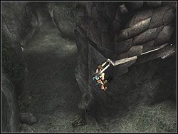 Oczywiście nie sięgniesz górnej krawędzi, ale zsuniesz się po ścianie w dół wprost na pochyłe bale - Poziom 04. Zaginiona Dolina | Sekrety w Tomb Raider Anniversary - Tomb Raider: Anniversary - poradnik do gry