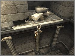 Z owej platformy nie dawaj susa w stronę środka sali na wysoką kolumnę z kolcami, lecz oddaj skok wzdłuż ściany w kąt pomieszczenia - Poziom 08. Pałac Midasa (2) | Sekrety w Tomb Raider Anniversary - Tomb Raider: Anniversary - poradnik do gry