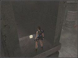 Przesuń się na rękach za załom ściany, wejdź do niszy nad tobą i zabierz Artefakt 2/4 - Poziom 11. Obelisk Khamoon (1) | Sekrety w Tomb Raider Anniversary - Tomb Raider: Anniversary - poradnik do gry