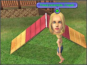 Jak zapewne zauważyłeś, Ciapek zatrzymuje się w górnej części płotka (#1), przez co pokonanie tej przeszkody zajmuje zwierzakowi dużo czasu - Rozdział 5 - Trening | Psie zawody | The Sims Historie ze świata zwierząt - The Sims: Historie ze świata zwierząt - poradnik do gry