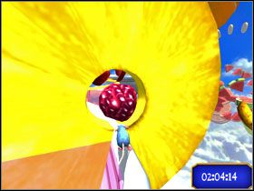 Trzymaj się blisko malinki by przejść przez dziurę. - Dream Worlds - Soaring Strawberries | Single-Player Minigames | Ratatuj - Ratatuj - poradnik do gry