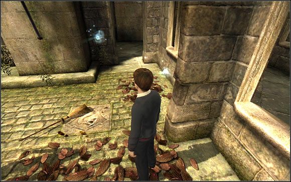 Miotła + Wingardium Leviosa w odpowiednim miejscu = Punkty! - Sprzątanie | Encyklopedia Harry Potter i Zakon Feniksa - Harry Potter i Zakon Feniksa - poradnik do gry