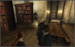 Niestety, jak zauważysz, książka ma brzydką tendencję do odlatywania nim ją pochwycisz - Hogwart - początek | Opis przejścia Harry Potter i Zakon Feniksa - Harry Potter i Zakon Feniksa - poradnik do gry