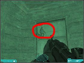 Radziłbym się tu skradać, tak aby nie zaalarmować stojących kawałek dalej wartowników - Misja trzecia - The last stand (3a) | Akt trzeci - Tom Clancys Ghost Recon: Advanced Warfighter 2 - poradnik do gry