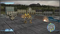 Pierwsza ikona znajduje się na dachu supermarketu (z miejsca startu nowej kampanii idź prosto) - The Suburbs - Ikony | Kampania Autobotów | Transformers The Game - Transformers: The Game - poradnik do gry