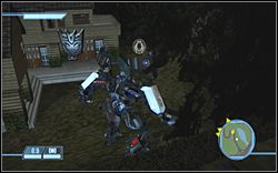 Za jednym z brązowych domków w okolicy Sams House - The Hunt for Sam Witwicky - Ikon | Kampania Deceptikonów | Transformers The Game - Transformers: The Game - poradnik do gry