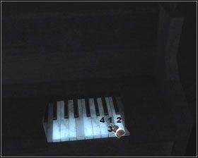 Przyjrzyj się wiszącej kolekcji na ścianie, a także maszynie grającej - [02] Posesja Wyndhamów cz.1 (2) | Dead Reefs - Dead Reefs - poradnik do gry