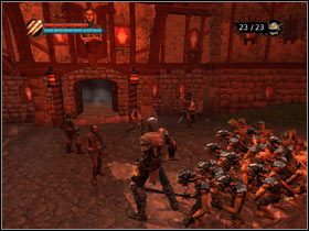 Wejdź do środka, rozbij beczki po lewej i podążaj za postacią w czerwonym kapturze - przejdź przez drzwi po lewej (#1) - [Solucja Overlord] Find the source of plague in Heavens Peak - cz. - Overlord - poradnik do gry