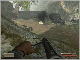 Dokładnie czyścimy teren (po chwili nadjedzie ciężarówka), najlepiej korzystając z kombinacji klawiszy Q lub E oraz PPM, czyli, najprościej mówiąc, wychylając się zza ścian i naparzając do wszystkiego, co się rusza - Misja 1 - Lądowanie - cz. 2 | Mortyr III Akcje Dywersyjne - Mortyr III: Akcje Dywersyjne - poradnik do gry