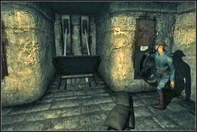 W wiosce idziemy do kościoła (drzwi z namalowanym krzyżem) - Rozdział II - Wioska, Kanały | The Darkness - The Darkness - poradnik do gry