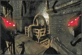 Wraz z Lightkillerem (ewentualnie przywołujemy go ponownie z pobliskiego portalu) przechodzimy do nieodwiedzonego do tej pory pomieszczenia - Rozdział II - Wioska, Kanały | The Darkness - The Darkness - poradnik do gry