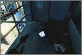 #01 - Po wzięciu pistoletów od rannego kumpla rozwalamy kłódkę w drzwiach - Materiały bonusowe - cz. 1 | The Darkness - The Darkness - poradnik do gry