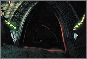 #32 - Po przejściu kładką do zamku zaglądamy za ostatnią po prawej stronie (najbliższą wejścia) kolumnę ze światłem - Materiały bonusowe - cz. 5 | The Darkness - The Darkness - poradnik do gry