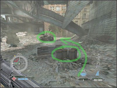 Po dotarciu do zniszczonego samochodu koniecznie kucnij i zacznij eliminować tych żołnierzy, którzy wybiegną z budynku lub pojawią się przy kładce prowadzącej na wyższe piętro - Assemble with Airborne at Bridge Surface | Operation Market Garden | Airborne - Medal of Honor: Airborne - poradnik do gry