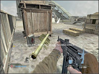 Musisz się teraz ustawiać w taki sposób żeby oczywiście móc zauważyć przeciwników z wyrzutniami - Knock-out Tiger Tank #2 (cz.2) | Operation Market Garden - Medal of Honor: Airborne - poradnik do gry