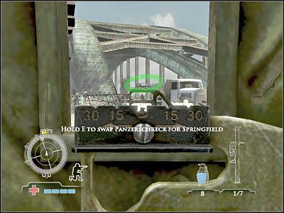 Po zlikwidowaniu wszystkich widocznych z okolic bunkra wrogów możesz spróbować podejść nieco bliżej i ustawić się w przedstawionym na screenie miejscu - Knock-out Tiger Tank #2 (cz.2) | Operation Market Garden - Medal of Honor: Airborne - poradnik do gry