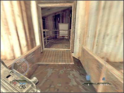 Okolica jest najprawdopodobniej monitorowana przez jeszcze jednego snajpera, tak więc od razu proponowałbym biec prosto i obejść cały ten magazyn od tyłu - Destroy Tanks on Railcars (cz.3) | Operation Varsity w Medal of Honor Airborne - Medal of Honor: Airborne - poradnik do gry