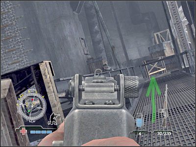 Znajdującą się w centralnej części tej hali konstrukcję kształtem przypominającą windę będziesz musiał obejść od prawej strony - Disable Ammunition Lift Controls (cz.1) | Operation Der Flakturm | Airborne - Medal of Honor: Airborne - poradnik do gry