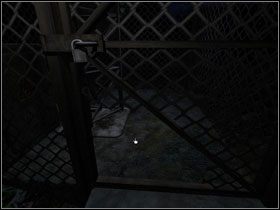 Gdy się odwrócisz, zauważysz wieżę z nadajnikiem - Opis przejścia cz.4 | Barrow Hill Klątwa Kamiennego Kręgu - Barrow Hill: Klątwa Kamiennego Kręgu - poradnik do gry