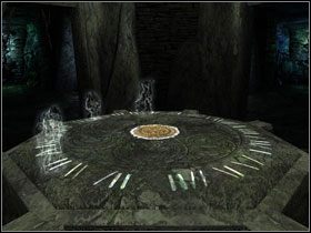 Podejdź do wykopanego rowu i użyj na nim szpachelki, a odkopiesz tajne przejście - Opis przejścia cz.14 | Barrow Hill Klątwa Kamiennego Kręgu - Barrow Hill: Klątwa Kamiennego Kręgu - poradnik do gry