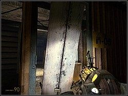 Wejdź do pomieszczenia i skieruj się do czerwonych drzwi - [Solucja] Początek cz.2 | Half-Life 2 Episode Two - Half-Life 2: Episode Two - poradnik do gry