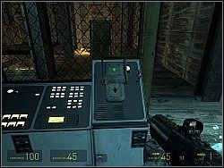 Wróć do sali z windą i zwróć uwagę na przedmioty, które się na niej znajdują - [Solucja] Ów żywot vortalny cz.2 | Half-Life 2 Episode Two - Half-Life 2: Episode Two - poradnik do gry