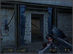 Przejdź przez drzwi, a następnie wejdź po schodach - [Solucja] Freeman Pontifex cz.2 | Half-Life 2 Episode Two - Half-Life 2: Episode Two - poradnik do gry