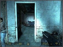 Alyx oznajmi, że może wyłączyć pole siłowe, ale sama będzie musiała zostać przy konsoli - [Solucja] Poza zasięgiem cz.4 | Half-Life 2 Episode Two - Half-Life 2: Episode Two - poradnik do gry