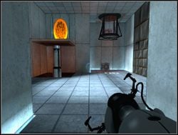 Po wyjściu z windy zobaczysz pomieszczenie z pomarańczowym, zamkniętym portalem przy położonej wysoko platformie i leżącą w zagłębieniu ściany kostkę - Pomieszczenie testowe nr 09 | Portal - Portal - poradnik do gry